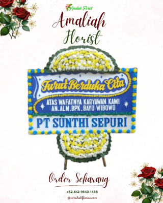 Papan Bunga Duka di Tugu Kecil